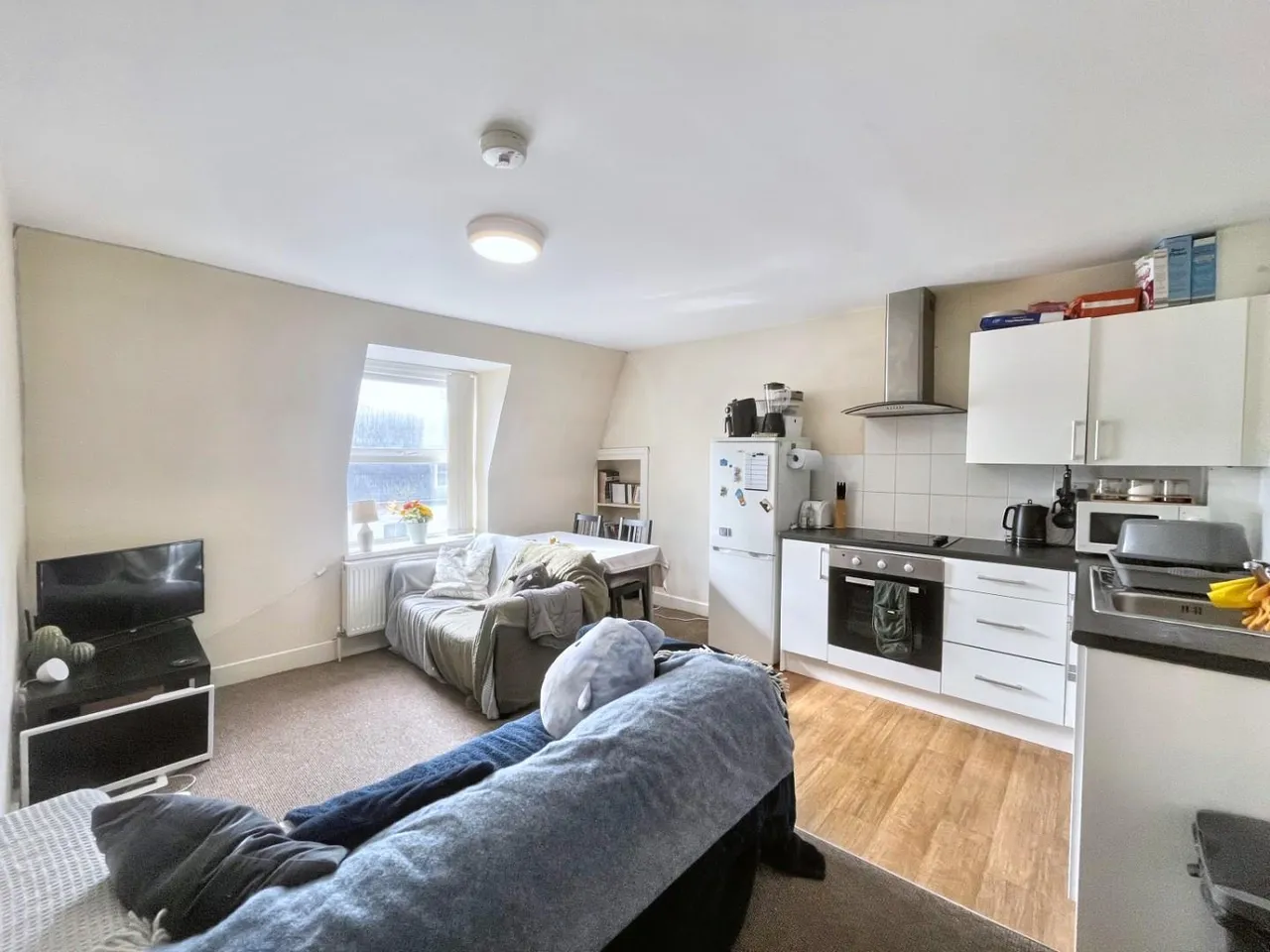 2 bed house to rent, Seaton Avenue, Flat