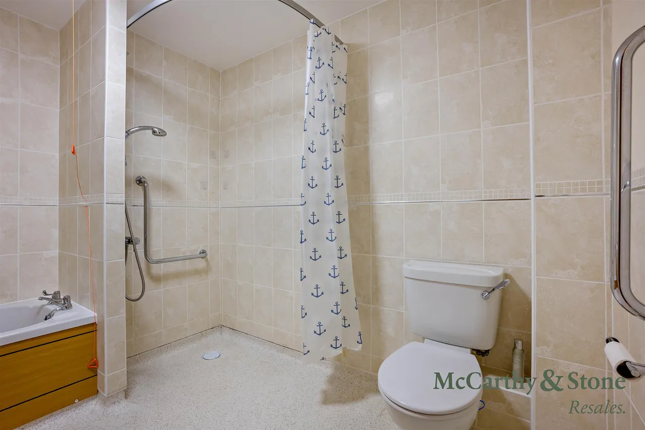 Avenue Road, Lymington, SO41, photo 8