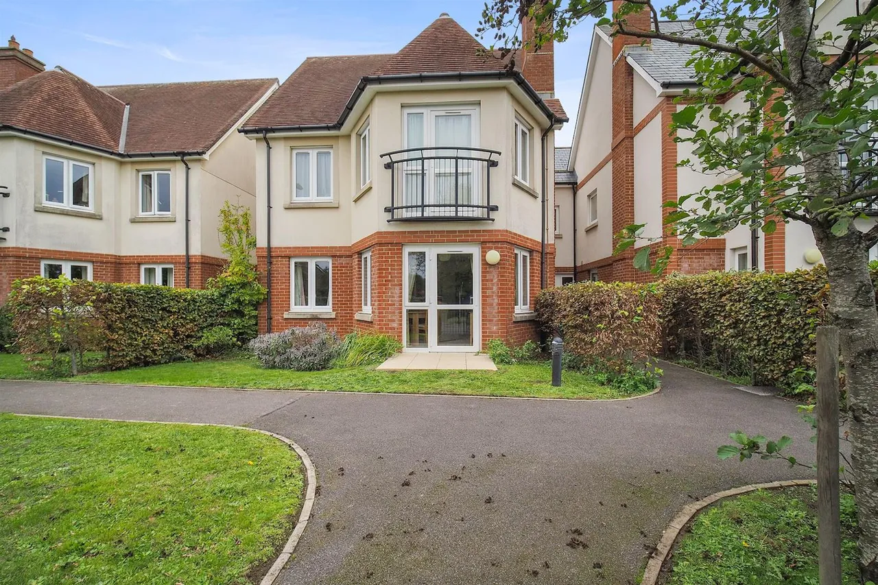 Avenue Road, Lymington, SO41, photo 9