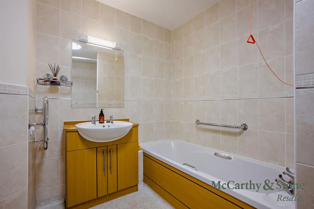 Avenue Road, Lymington, SO41, photo 16
