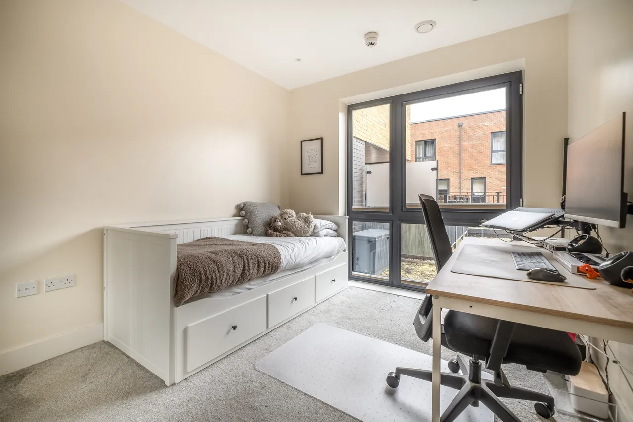 Pipit Drive, London, SW15, photo 8