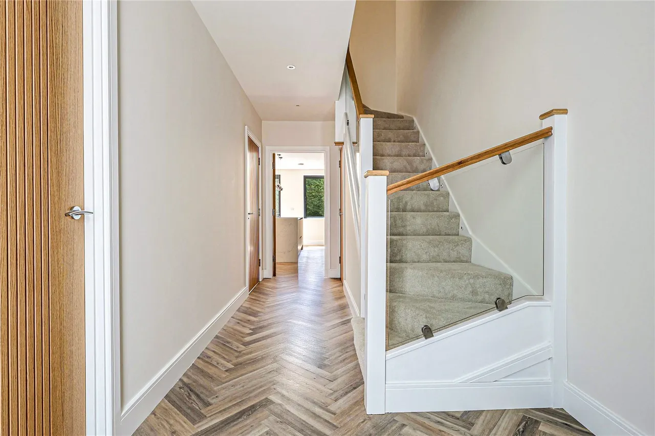 Slades Hill, Enfield, EN2 7EE, photo 5
