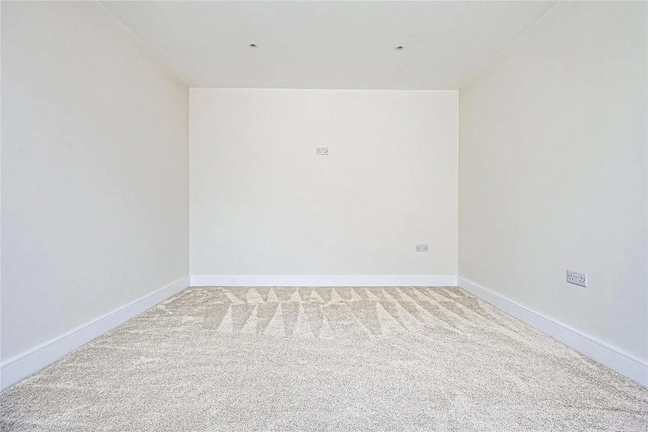 Slades Hill, Enfield, EN2 7EE, photo 11