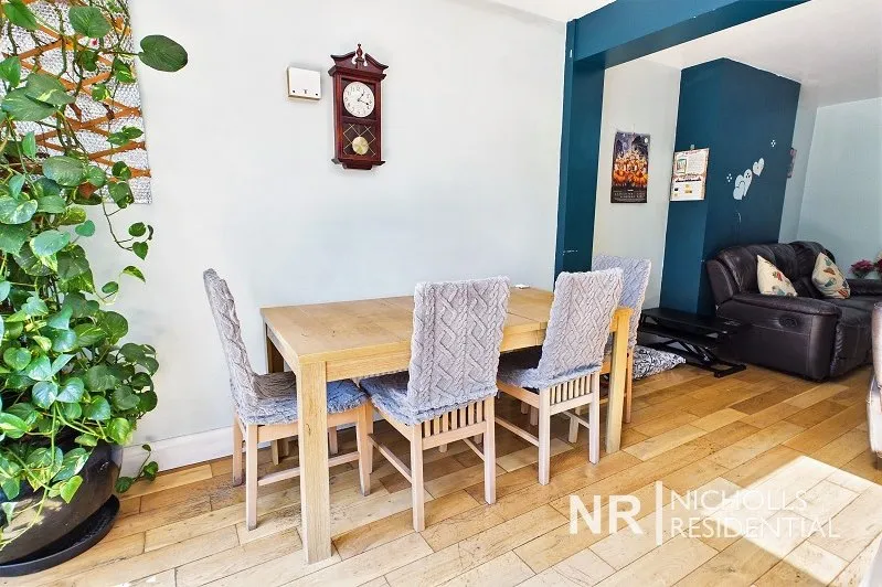Somerset Avenue, Chessington, KT9, photo 6