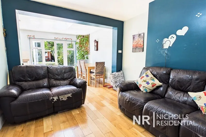 Somerset Avenue, Chessington, KT9, photo 9