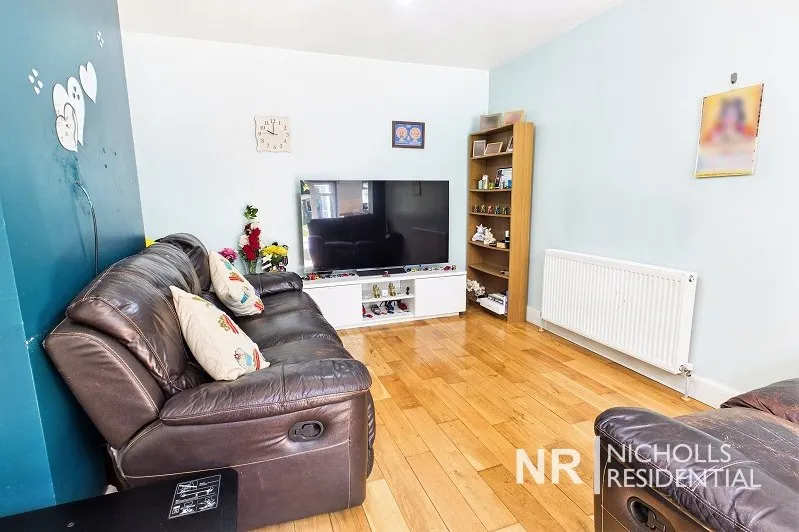 Somerset Avenue, Chessington, KT9, photo 8