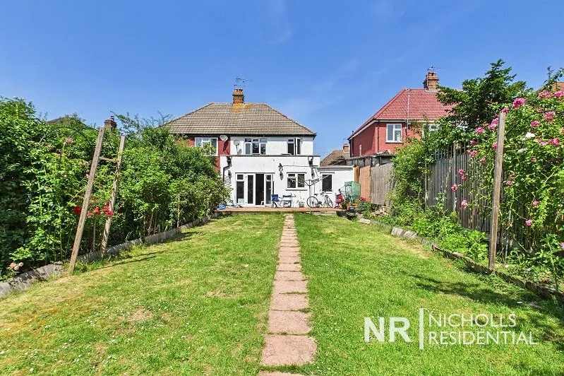 Somerset Avenue, Chessington, KT9, photo 15