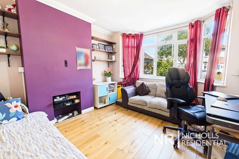 Somerset Avenue, Chessington, KT9, photo 10