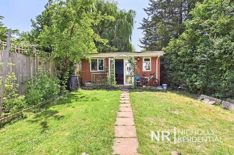 Somerset Avenue, Chessington, KT9, photo 16
