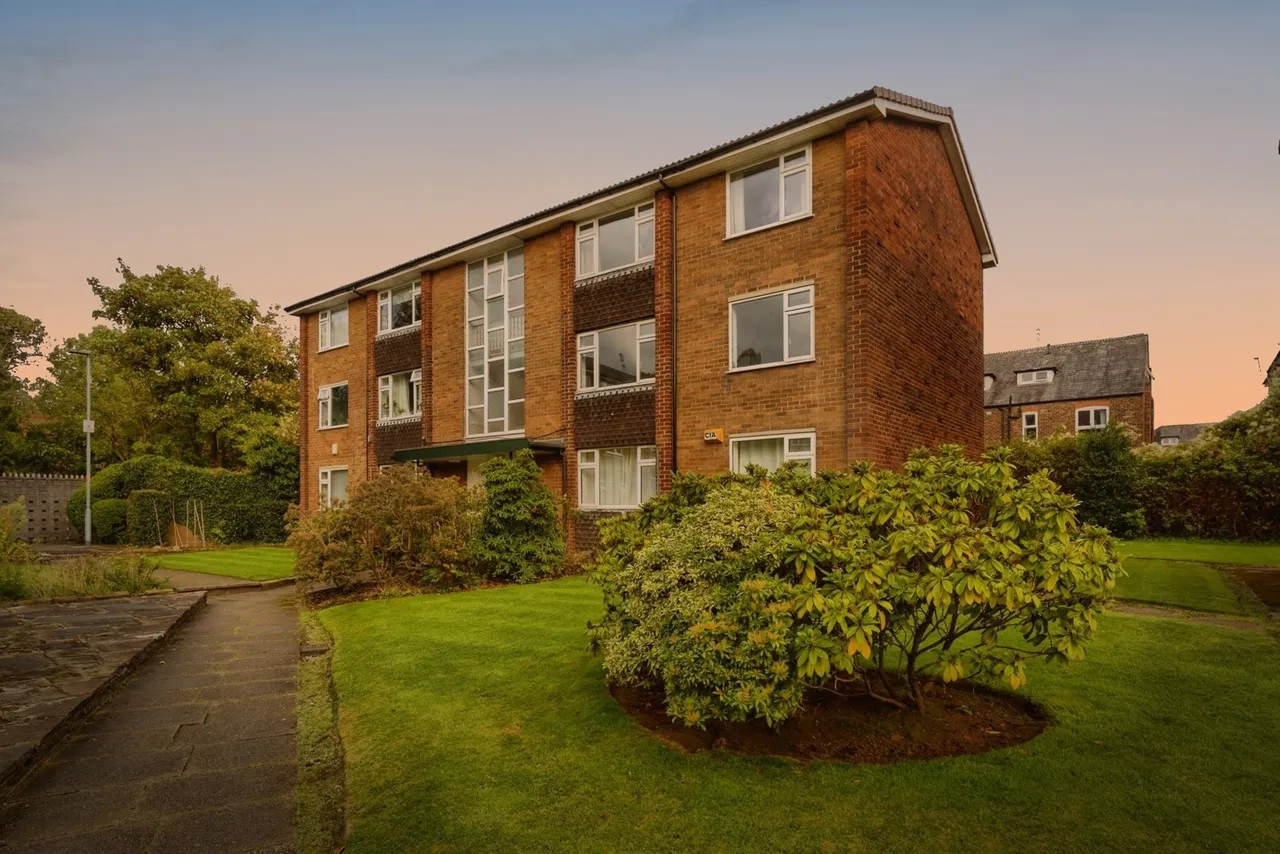 2 bed flat for sale, Barlow Moor Court, Didsbury, M20
