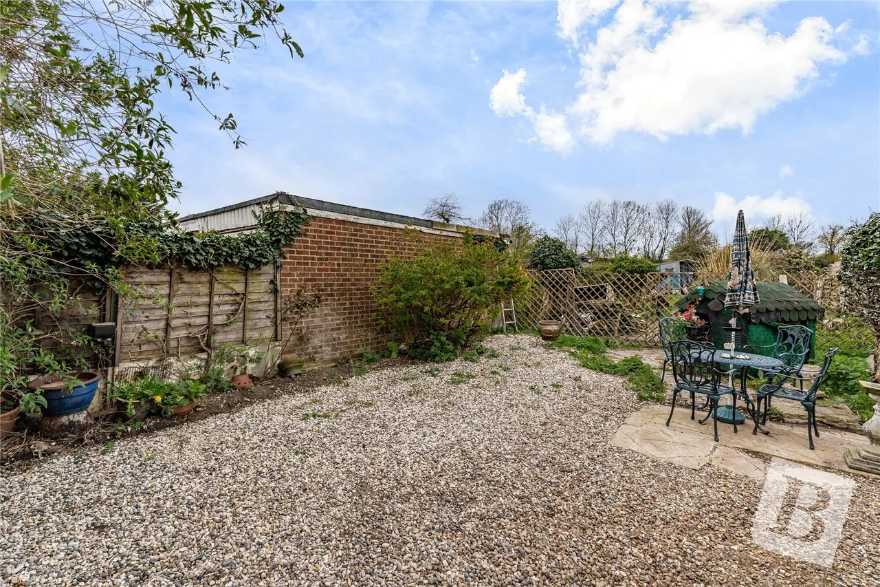 Eversley Road, Bowers Gifford, Essex, SS13, photo 13