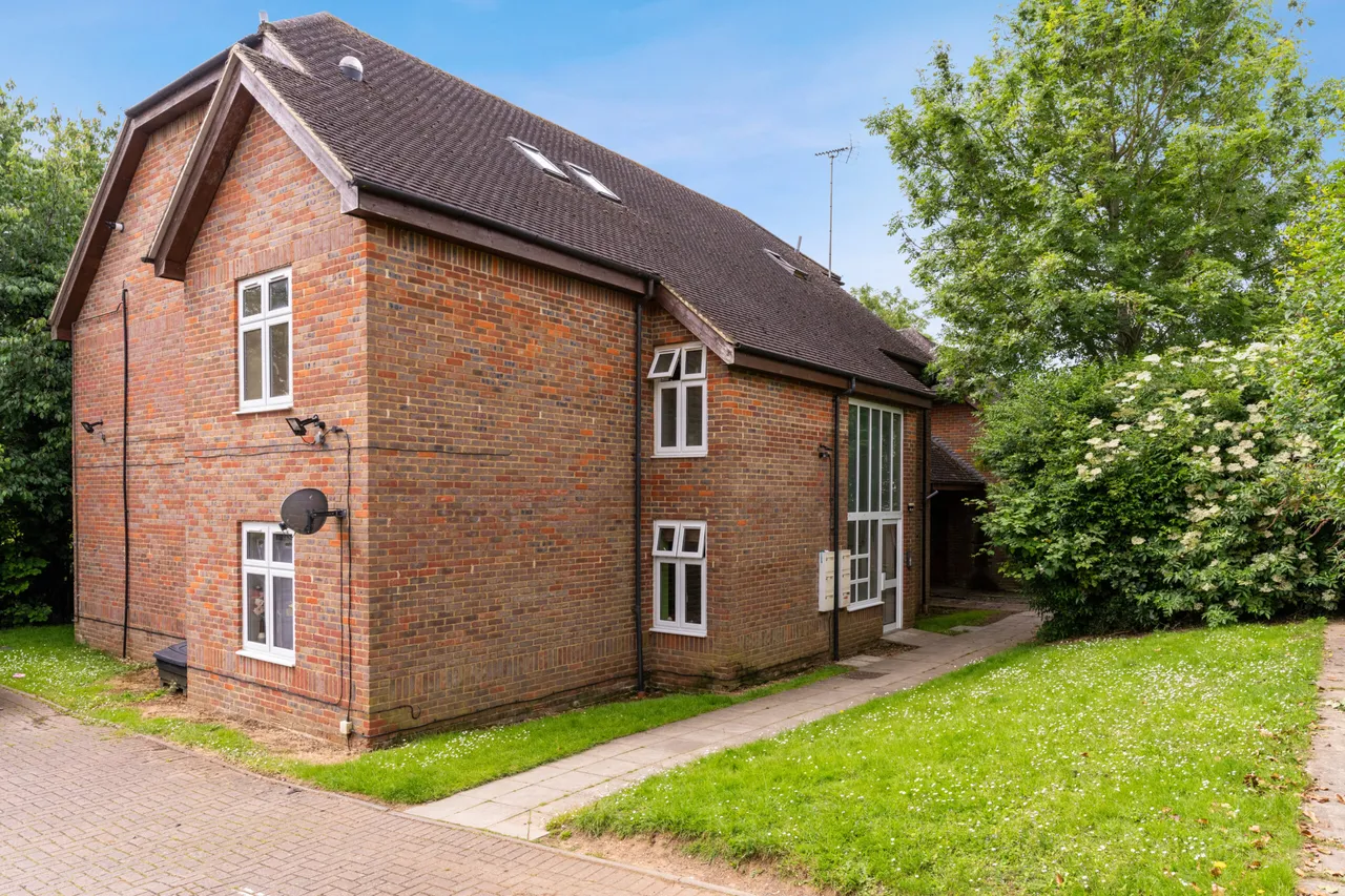 1 bed property for sale — Flat 3, Broughton Court, Wychdell, Stevenage, SG2 8JF