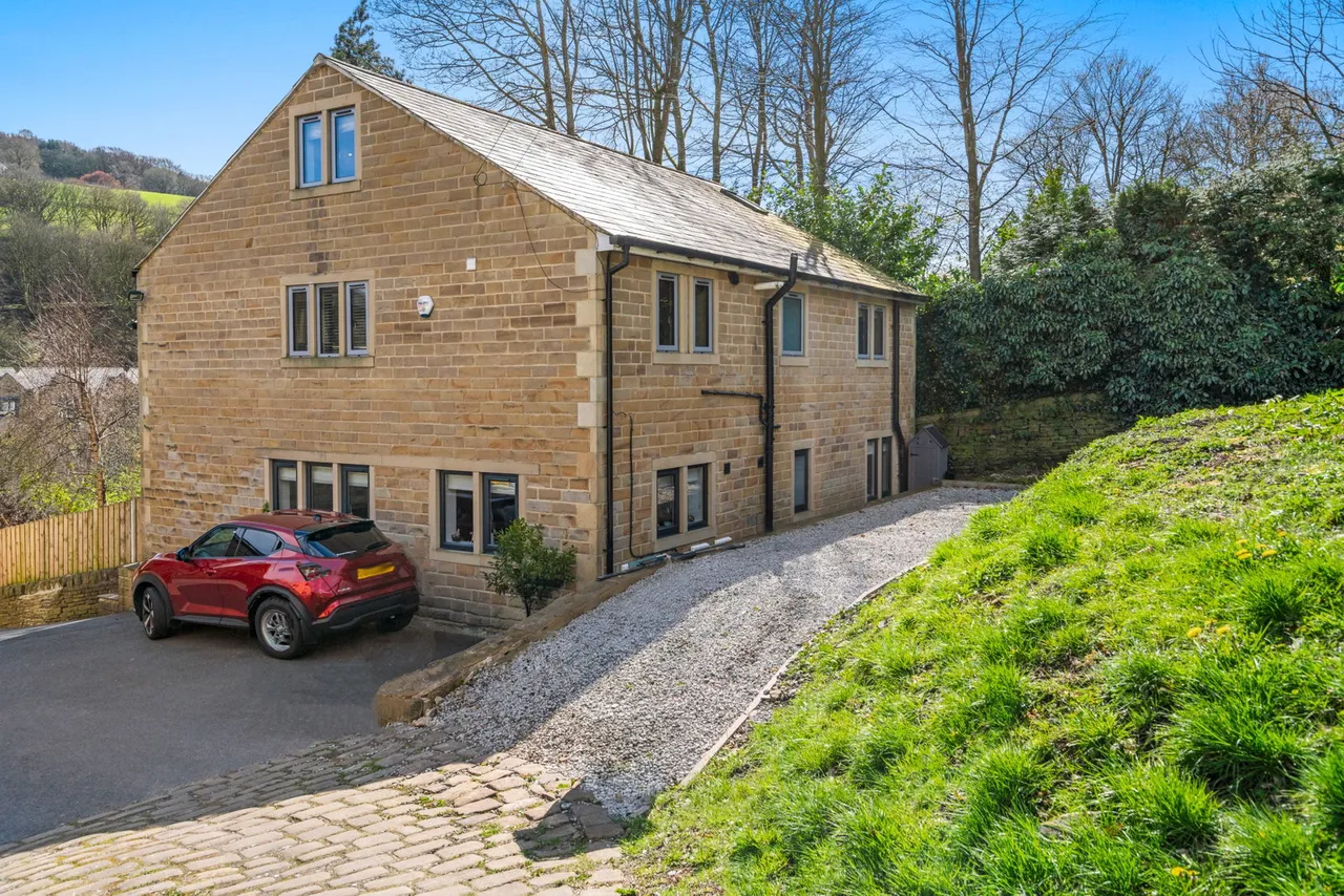 3 bed flat for sale, Waterside Close, Ripponden, HX6