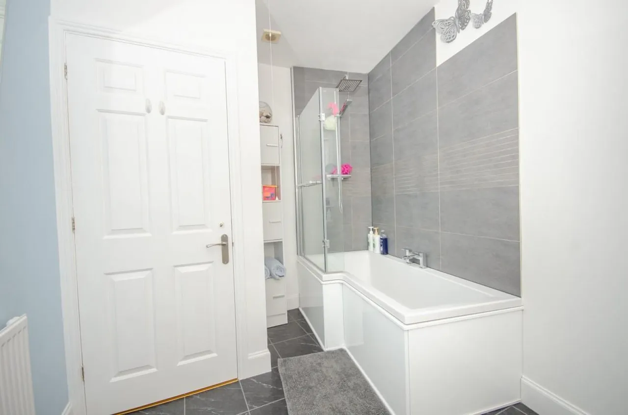 Graham Road, Downend, BS16, photo 22