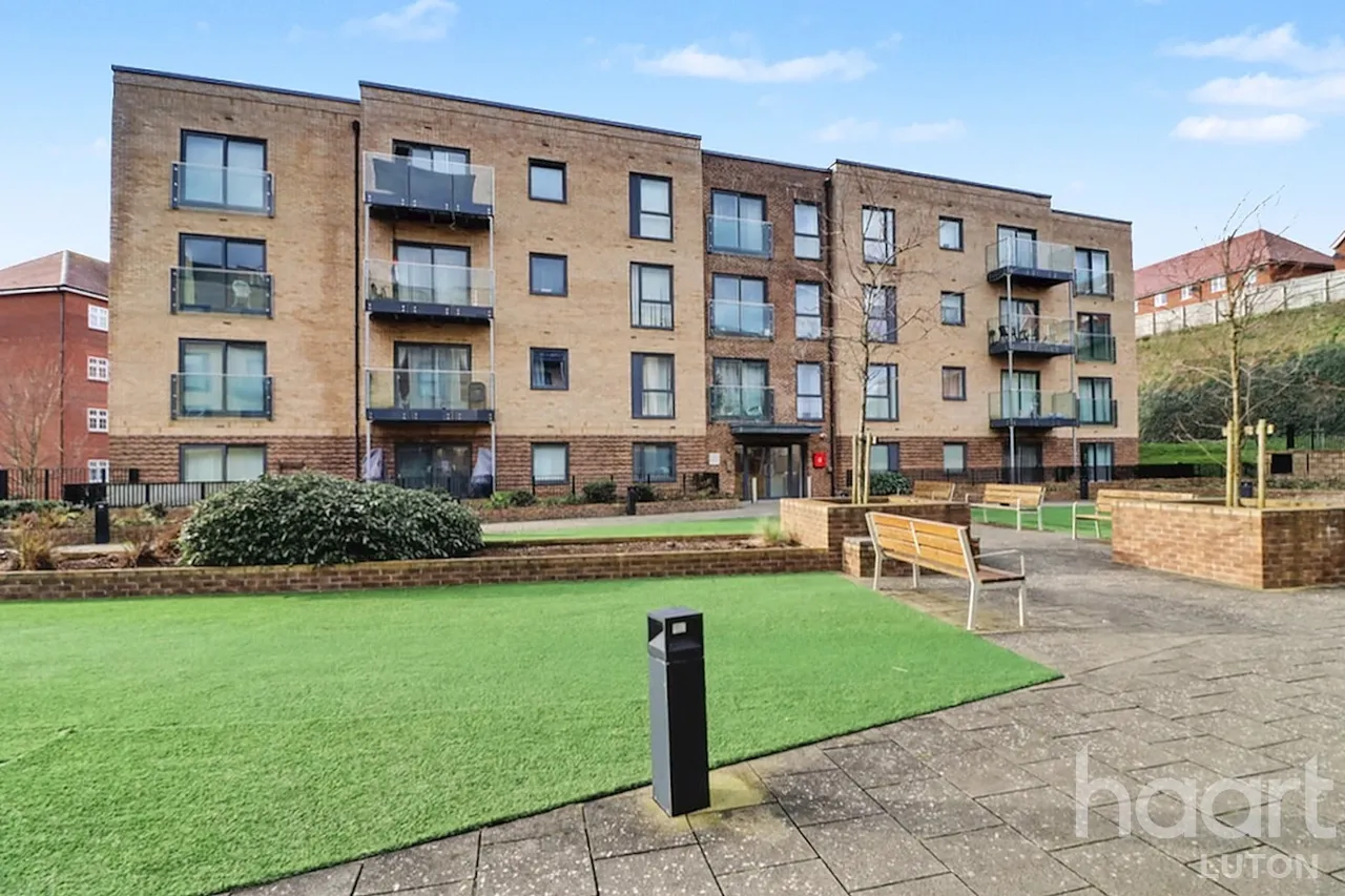 1 bed flat for sale, Stirling Drive, Luton, LU2