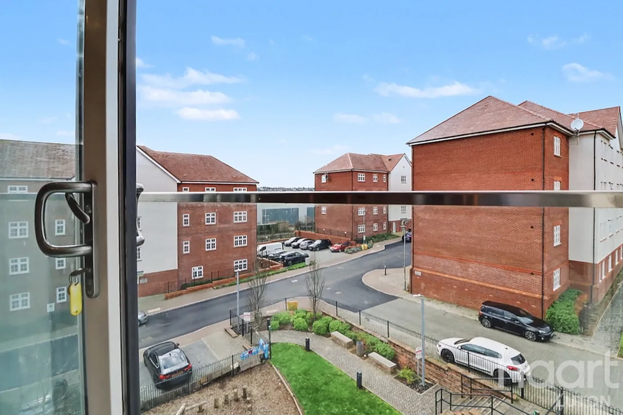 Stirling Drive, Luton, LU2, photo 8