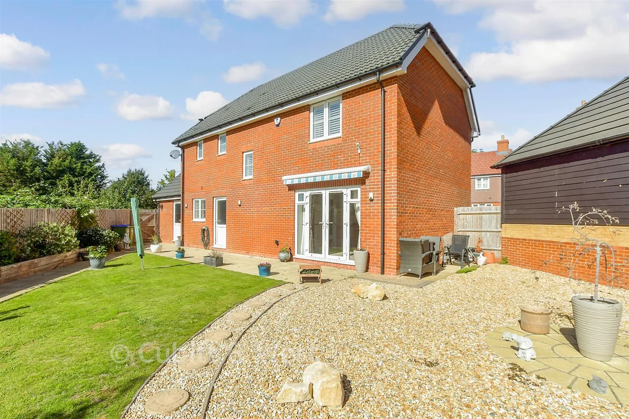 Sinclair Drive, Codmore Hill, RH20, photo 16