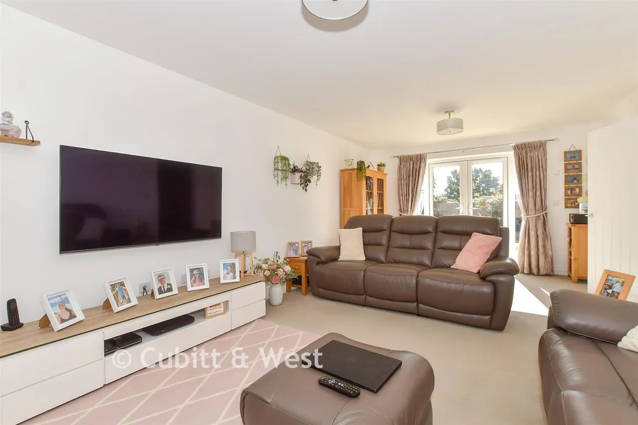 Sinclair Drive, Codmore Hill, RH20, photo 6