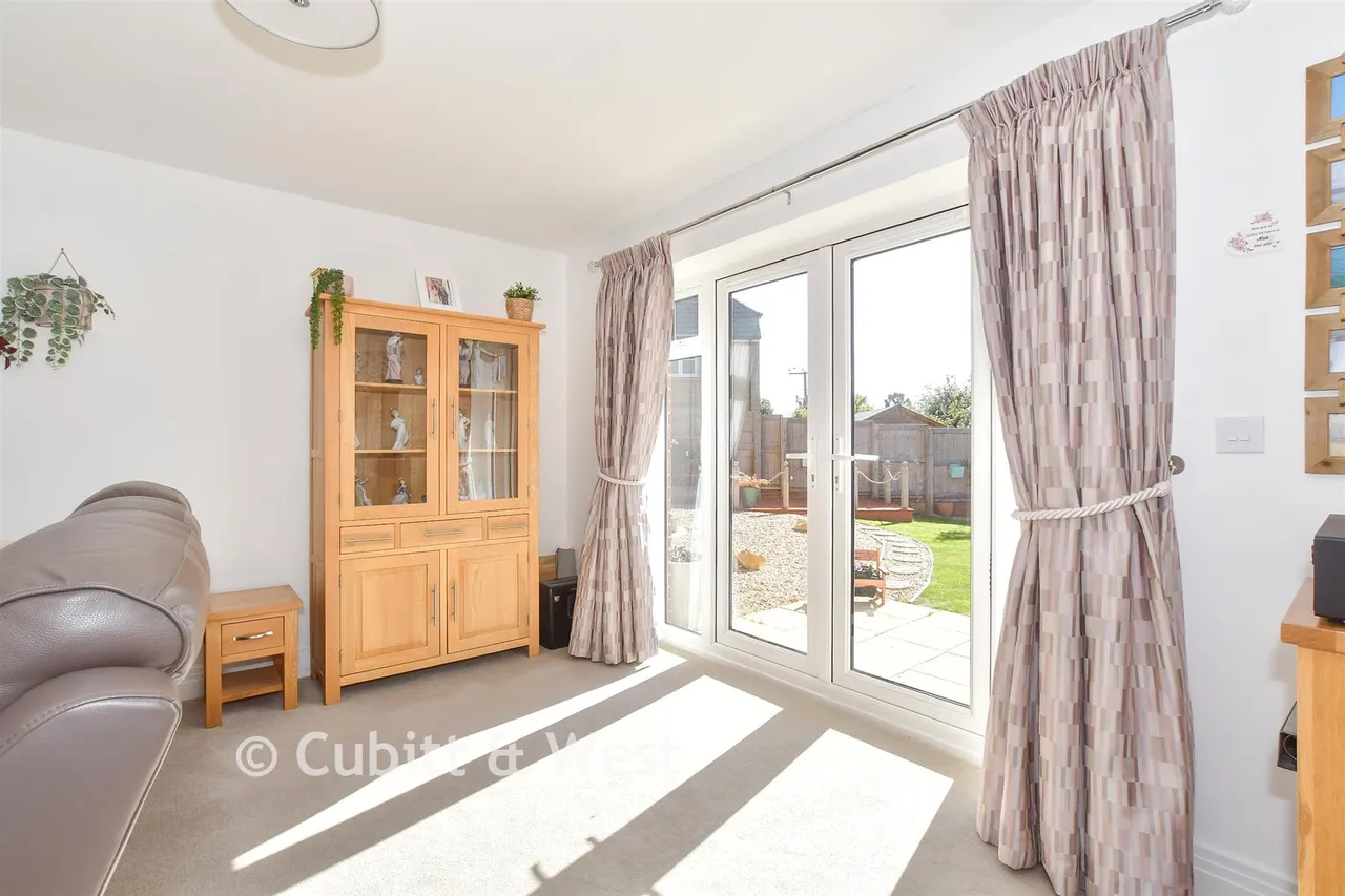 Sinclair Drive, Codmore Hill, RH20, photo 7