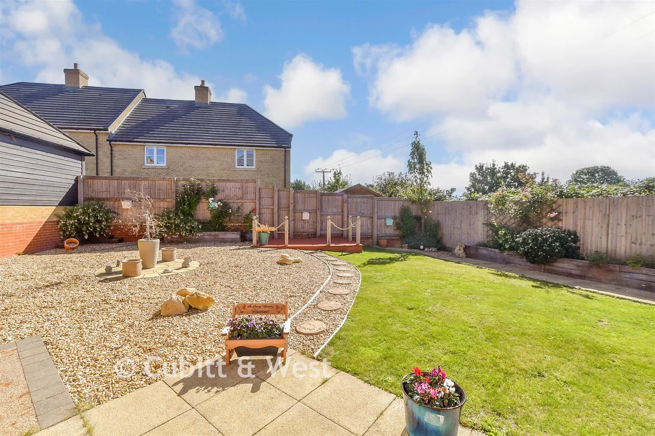 Sinclair Drive, Codmore Hill, RH20, photo 15