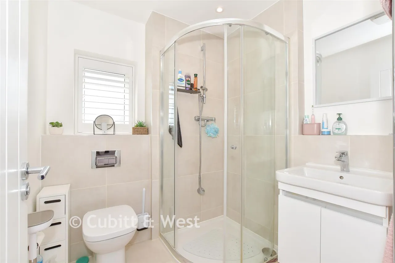 Sinclair Drive, Codmore Hill, RH20, photo 9