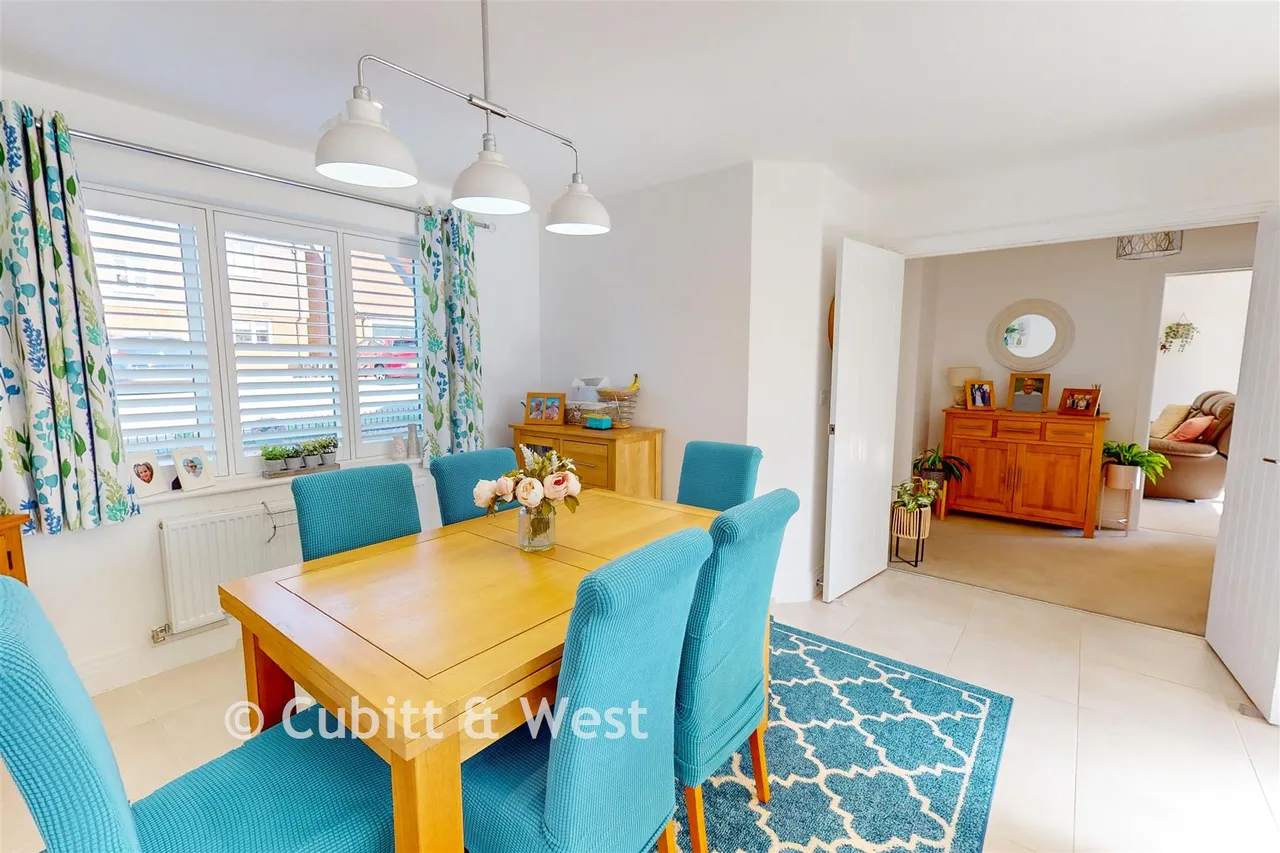 Sinclair Drive, Codmore Hill, RH20, photo 3