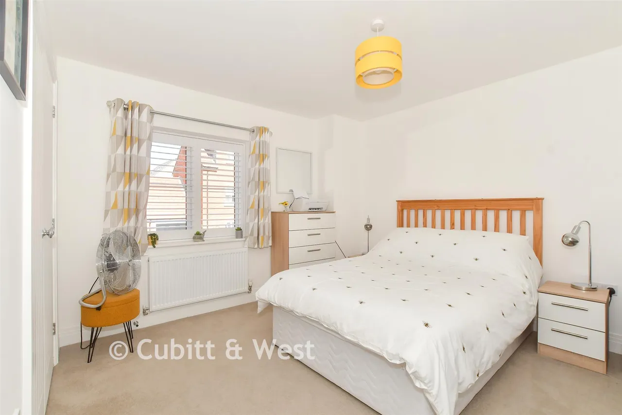 Sinclair Drive, Codmore Hill, RH20, photo 10