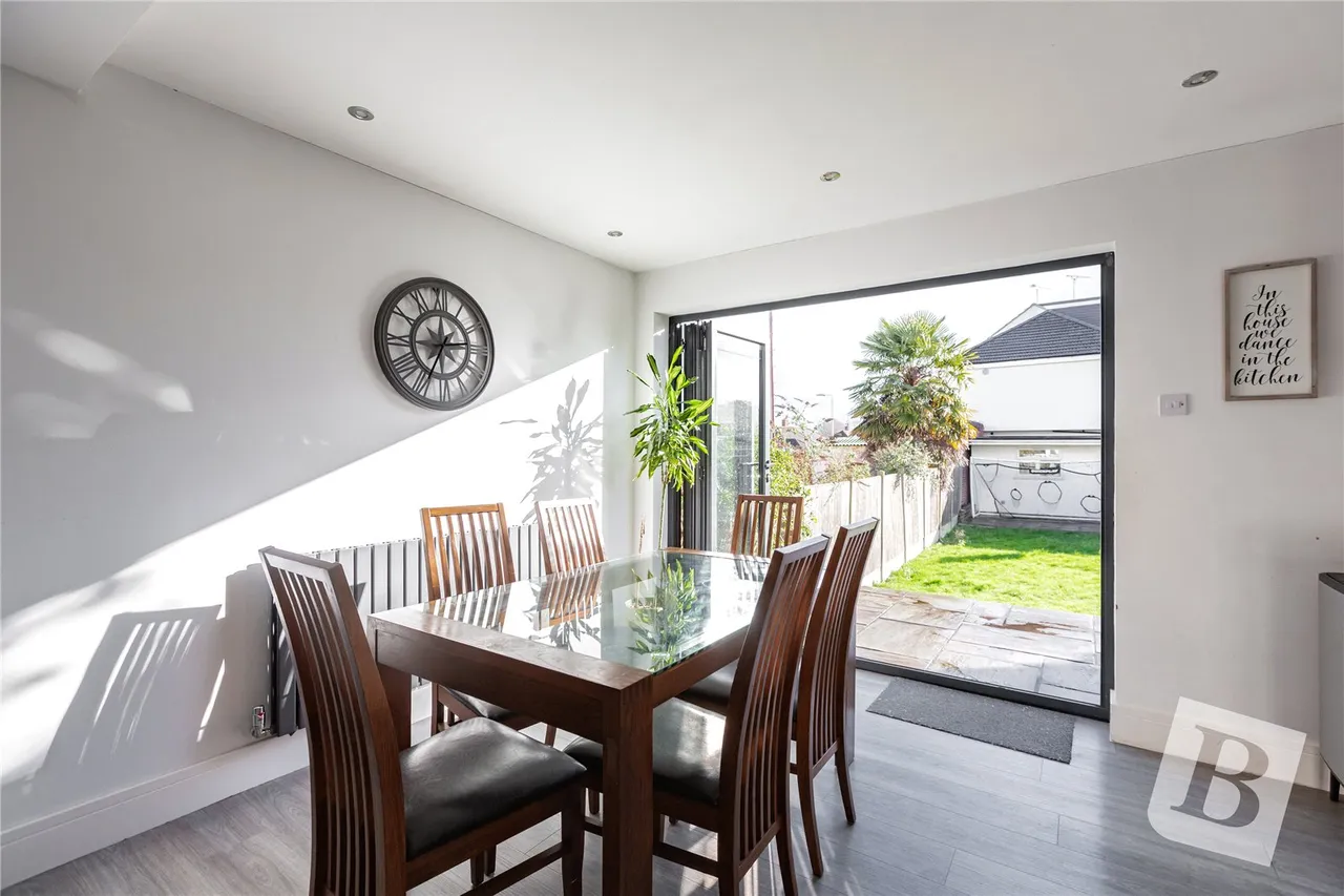 Ferguson Avenue, Gidea Park, RM2, photo 13