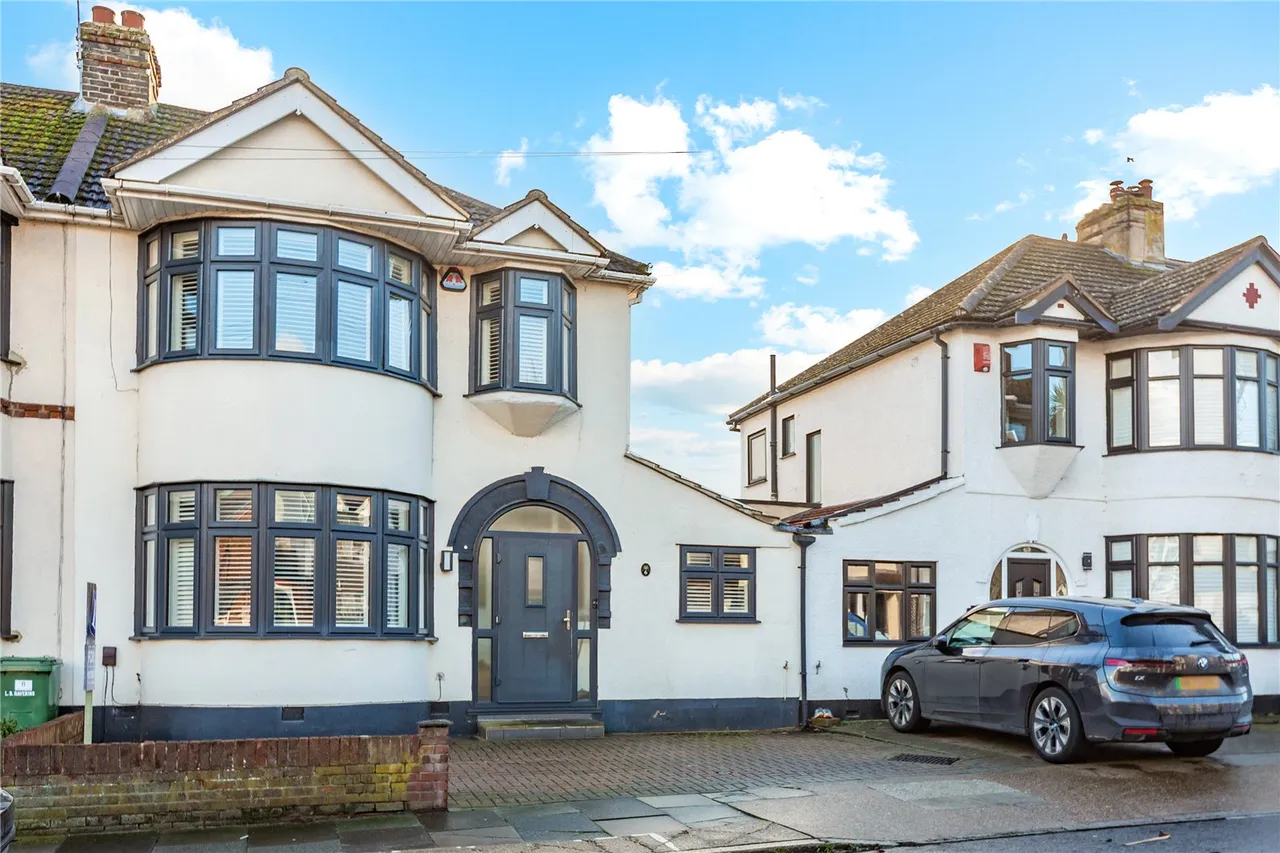 Ferguson Avenue, Gidea Park, RM2, photo 18