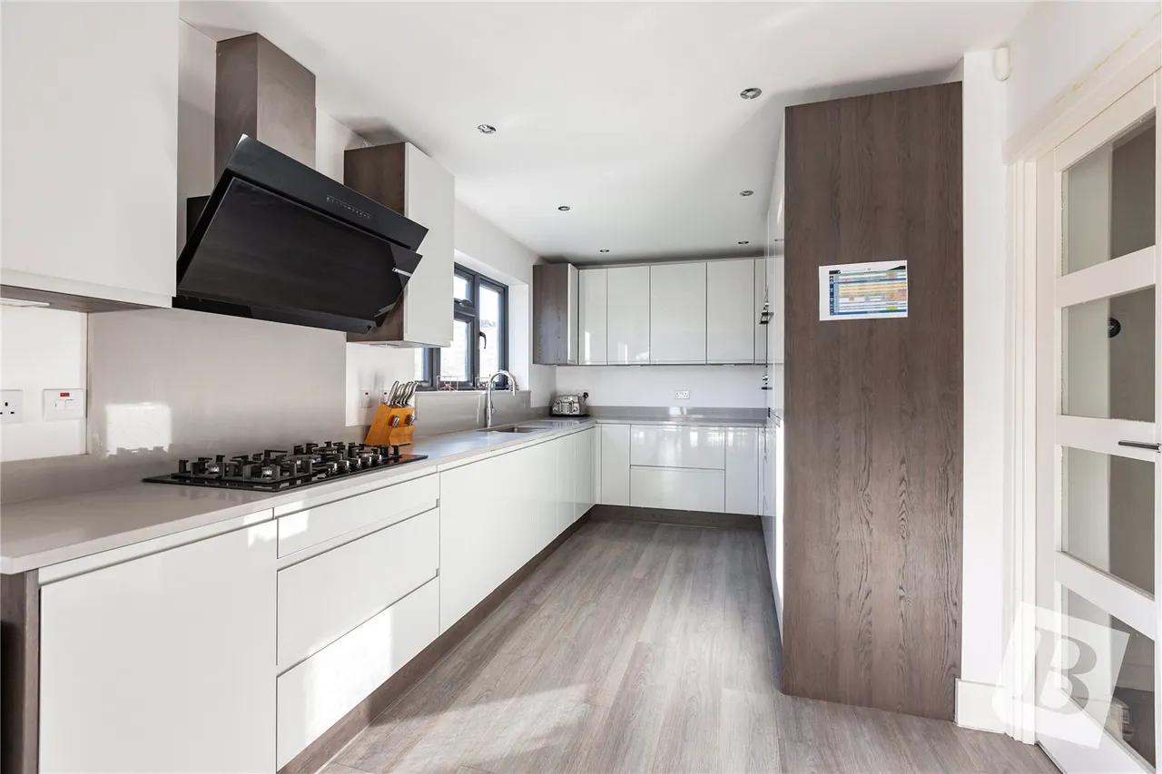 Ferguson Avenue, Gidea Park, RM2, photo 12