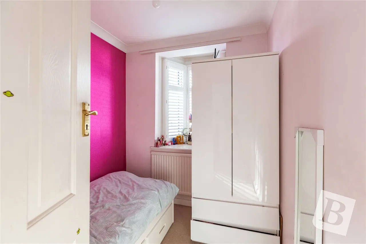 Ferguson Avenue, Gidea Park, RM2, photo 15