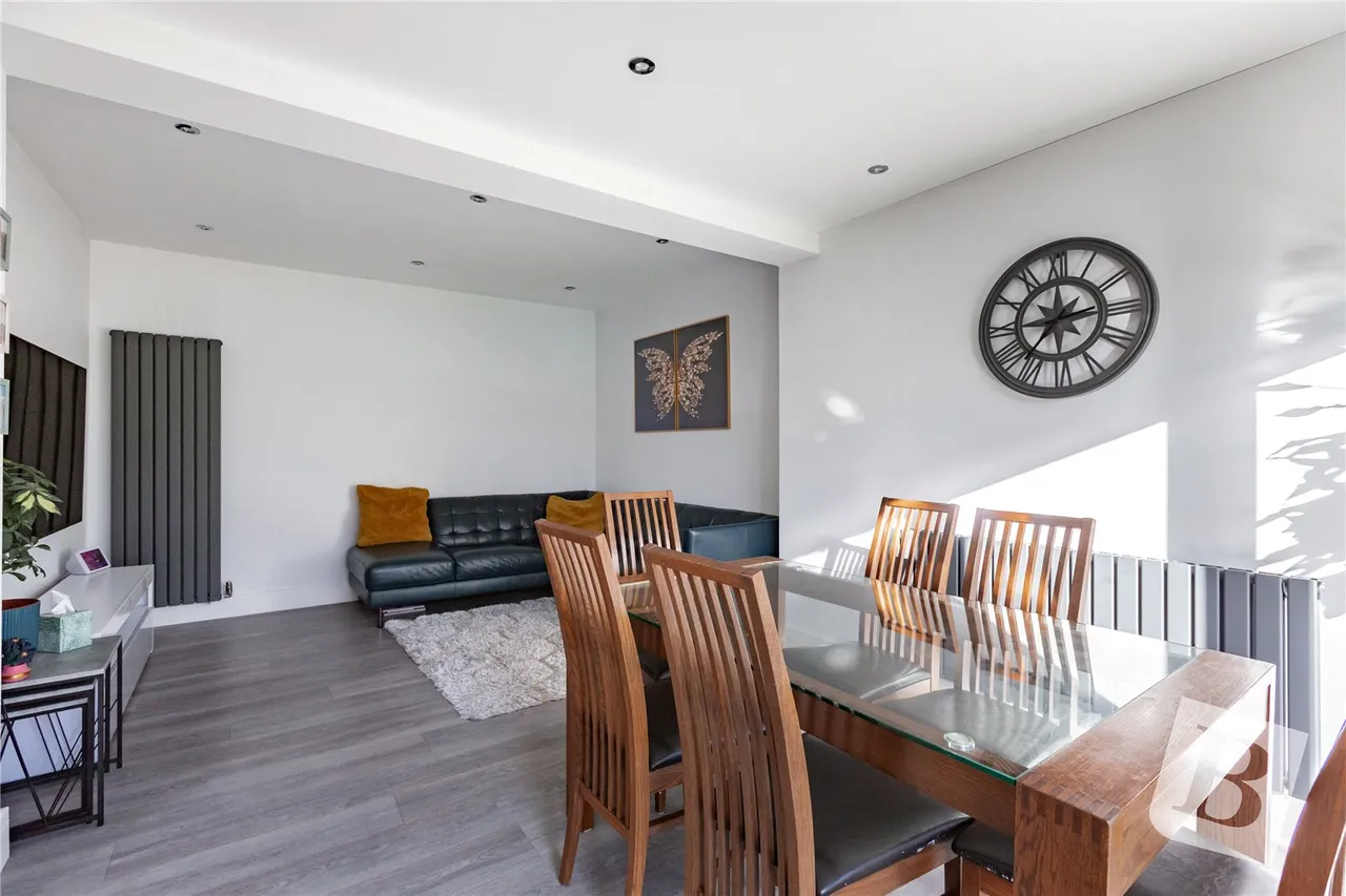 Ferguson Avenue, Gidea Park, RM2, photo 16