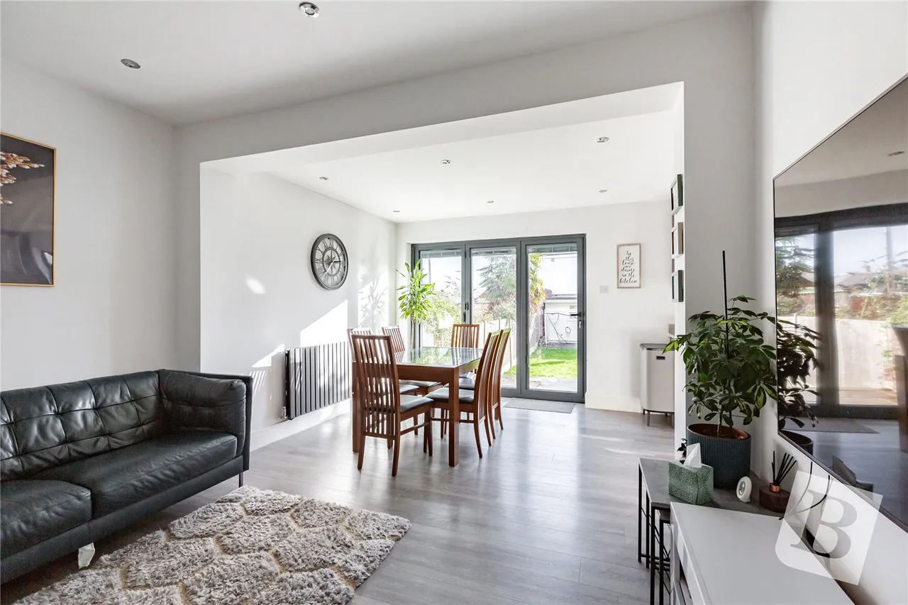 Ferguson Avenue, Gidea Park, RM2, photo 4