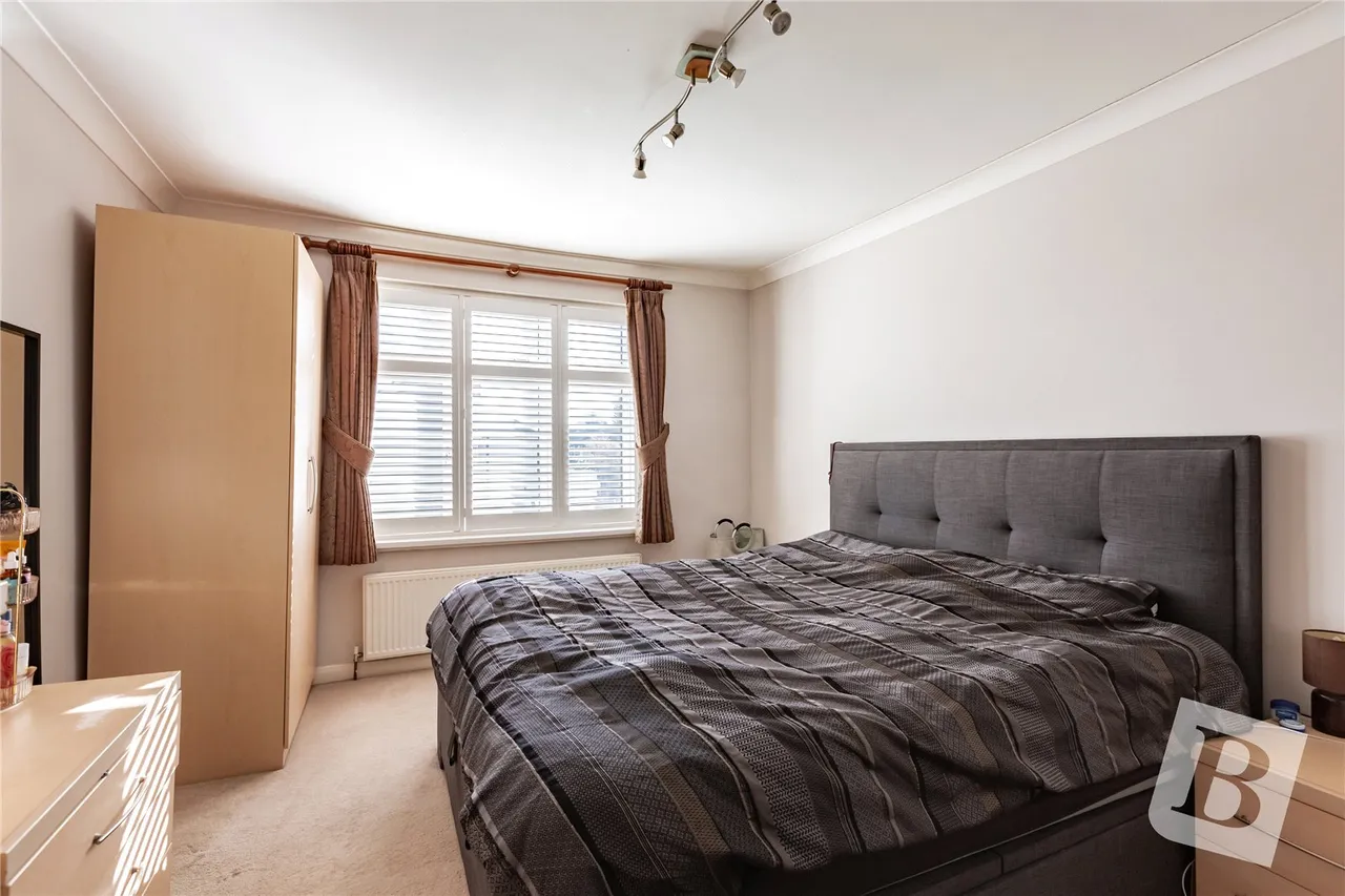 Ferguson Avenue, Gidea Park, RM2, photo 9