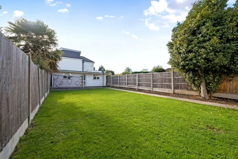 Ferguson Avenue, Gidea Park, RM2, photo 17