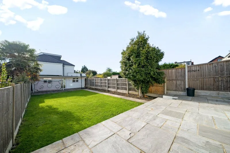 Ferguson Avenue, Gidea Park, RM2, photo 3