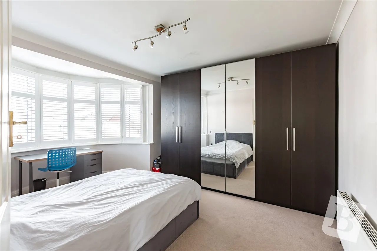 Ferguson Avenue, Gidea Park, RM2, photo 7