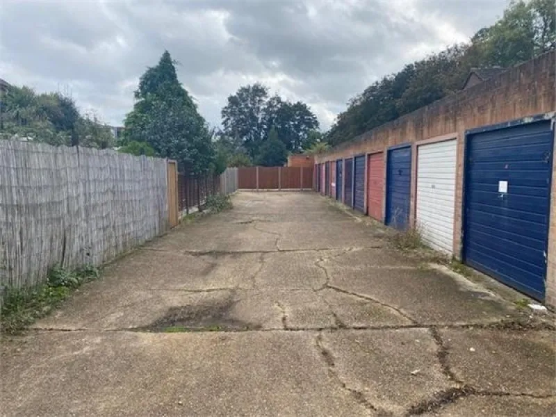 Trojan Court, Grosvenor Road, Hanwell, photo 4