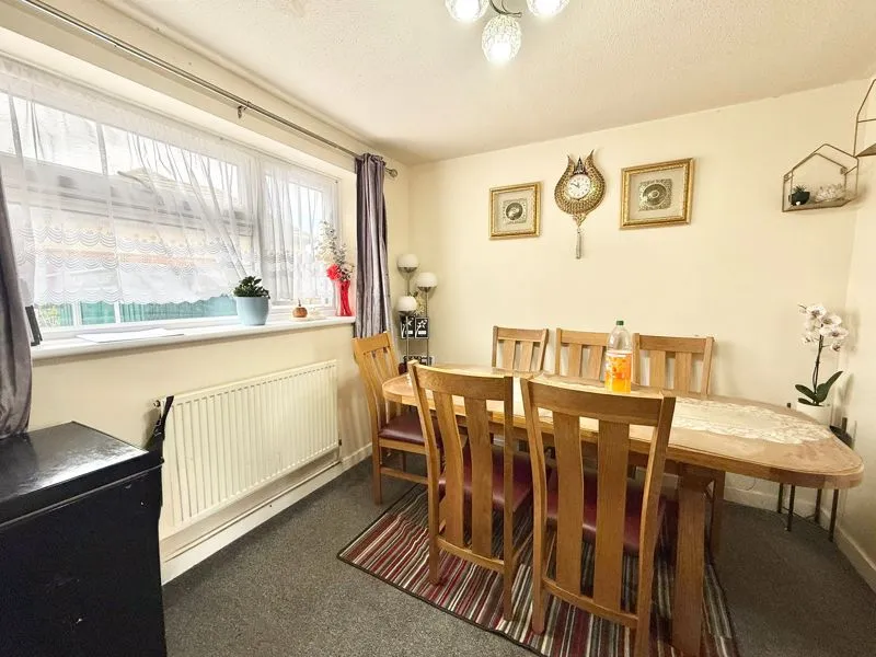 Holkham Close, Luton LU4 0YN, photo 5
