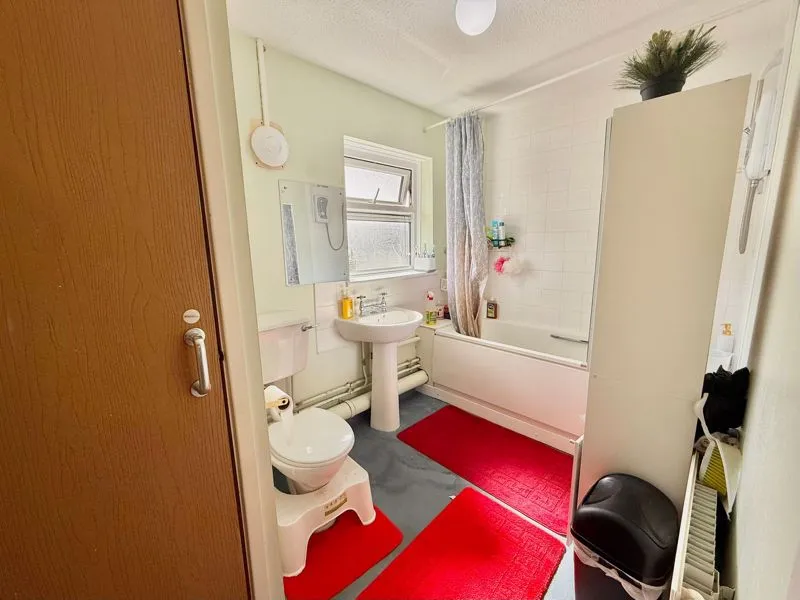 Holkham Close, Luton LU4 0YN, photo 8