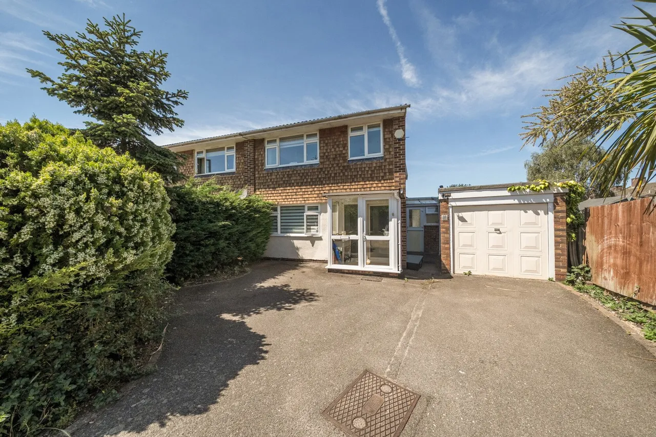 3 bed house for sale — Capel Close, BR2