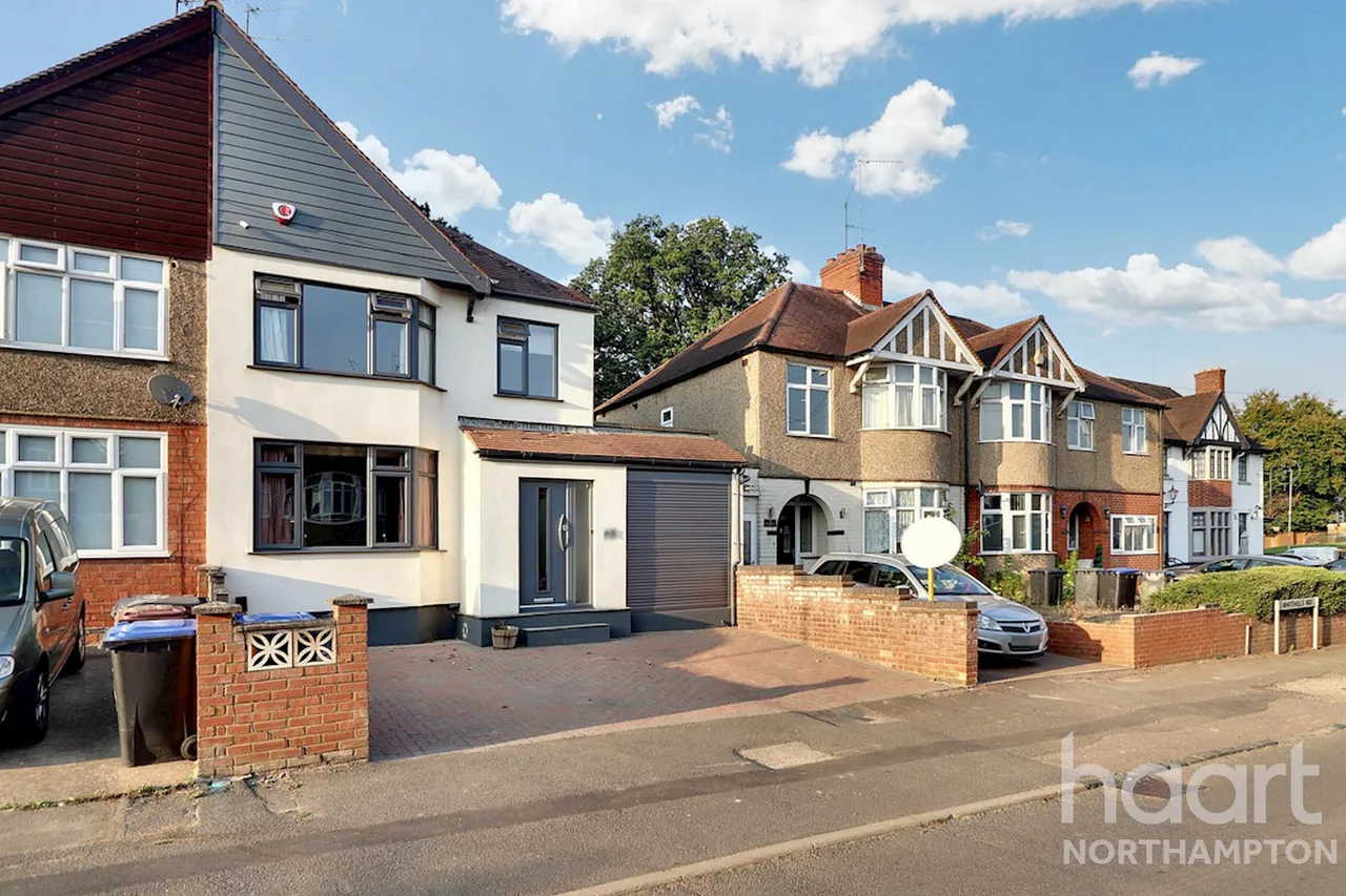 3 bed house for sale, Whitehills Way, Northampton, NN2