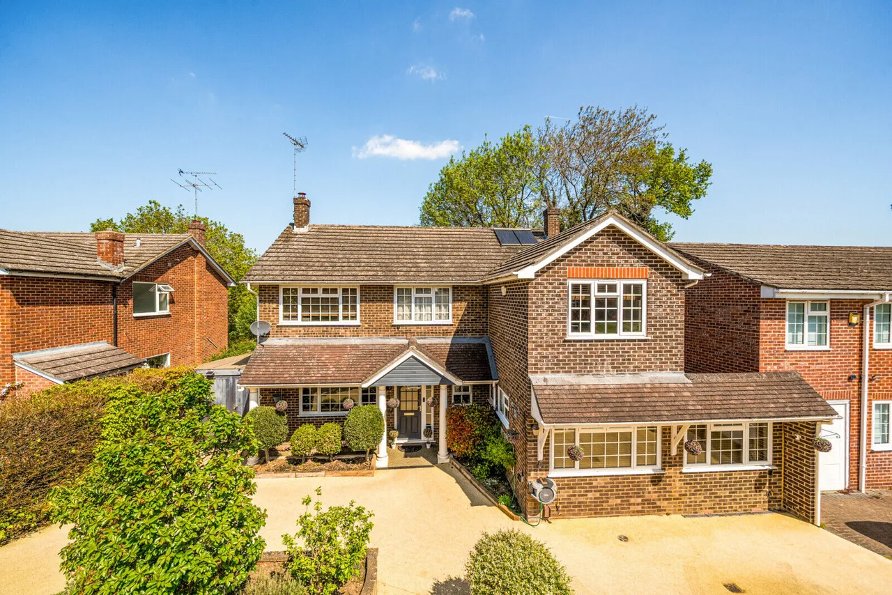 6 bed house for sale, Nursery Gardens, Purley on Thames, RG8