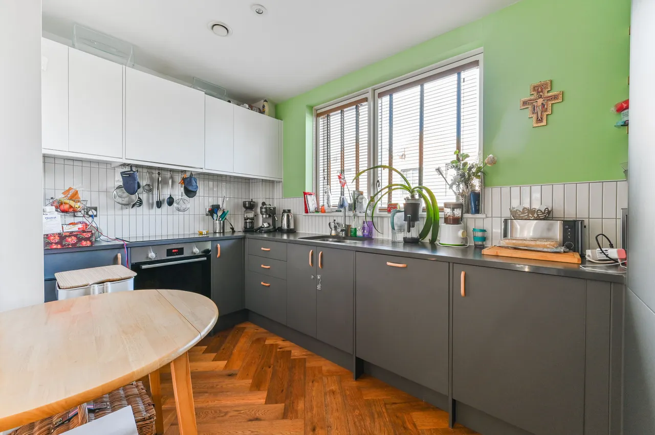 22a Ravensdale Gardens, London, photo 5