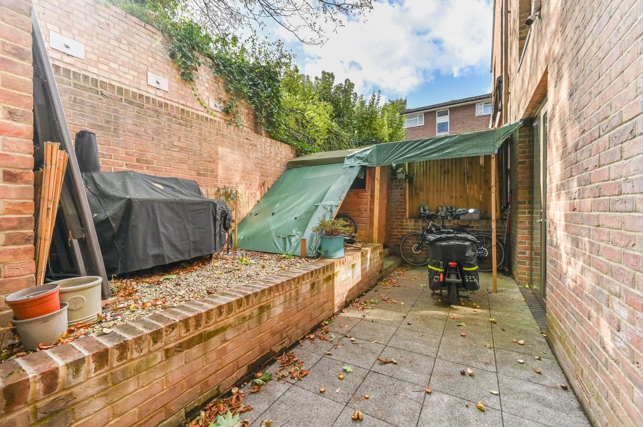 22a Ravensdale Gardens, London, photo 7