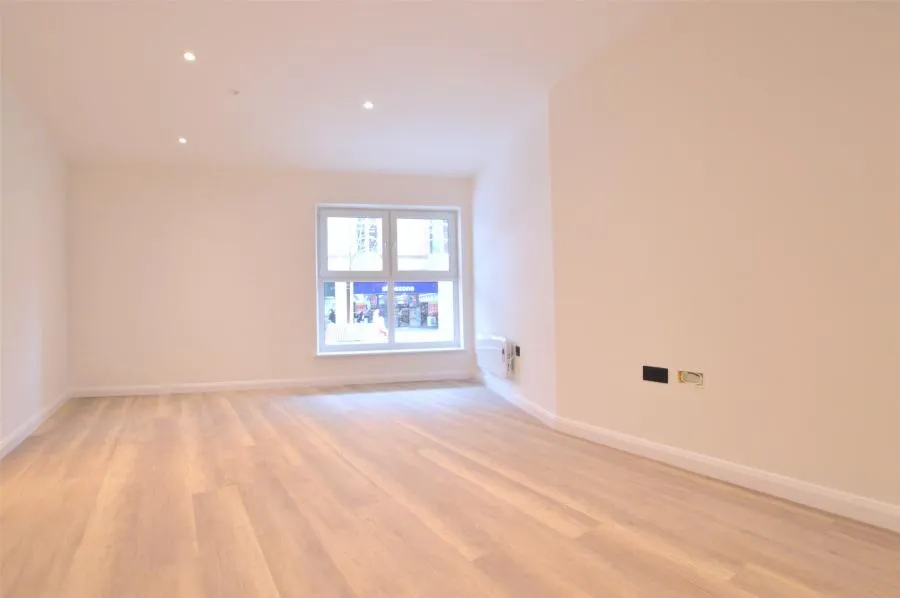 London Road, Redhill, RH1, photo 4