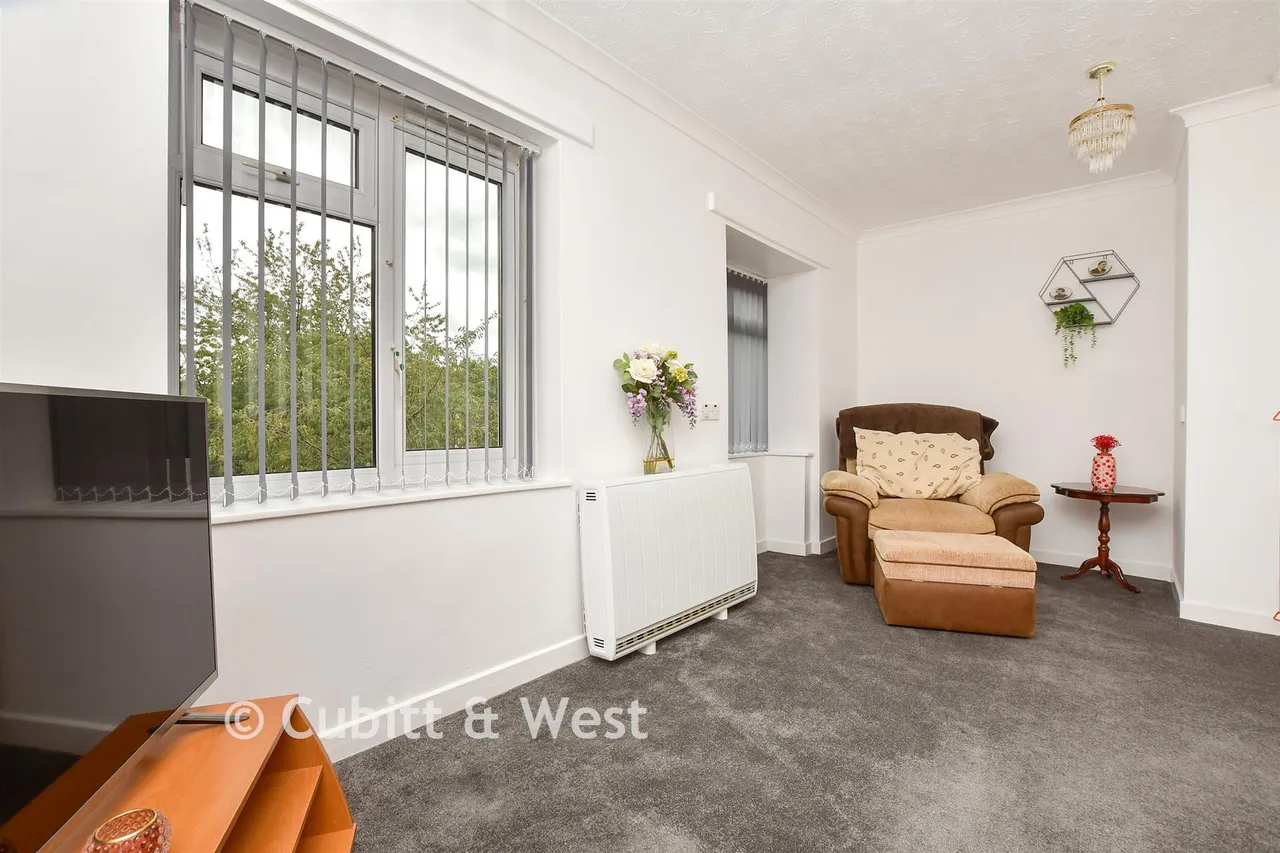 Henbit Close, Tadworth, KT20, photo 5