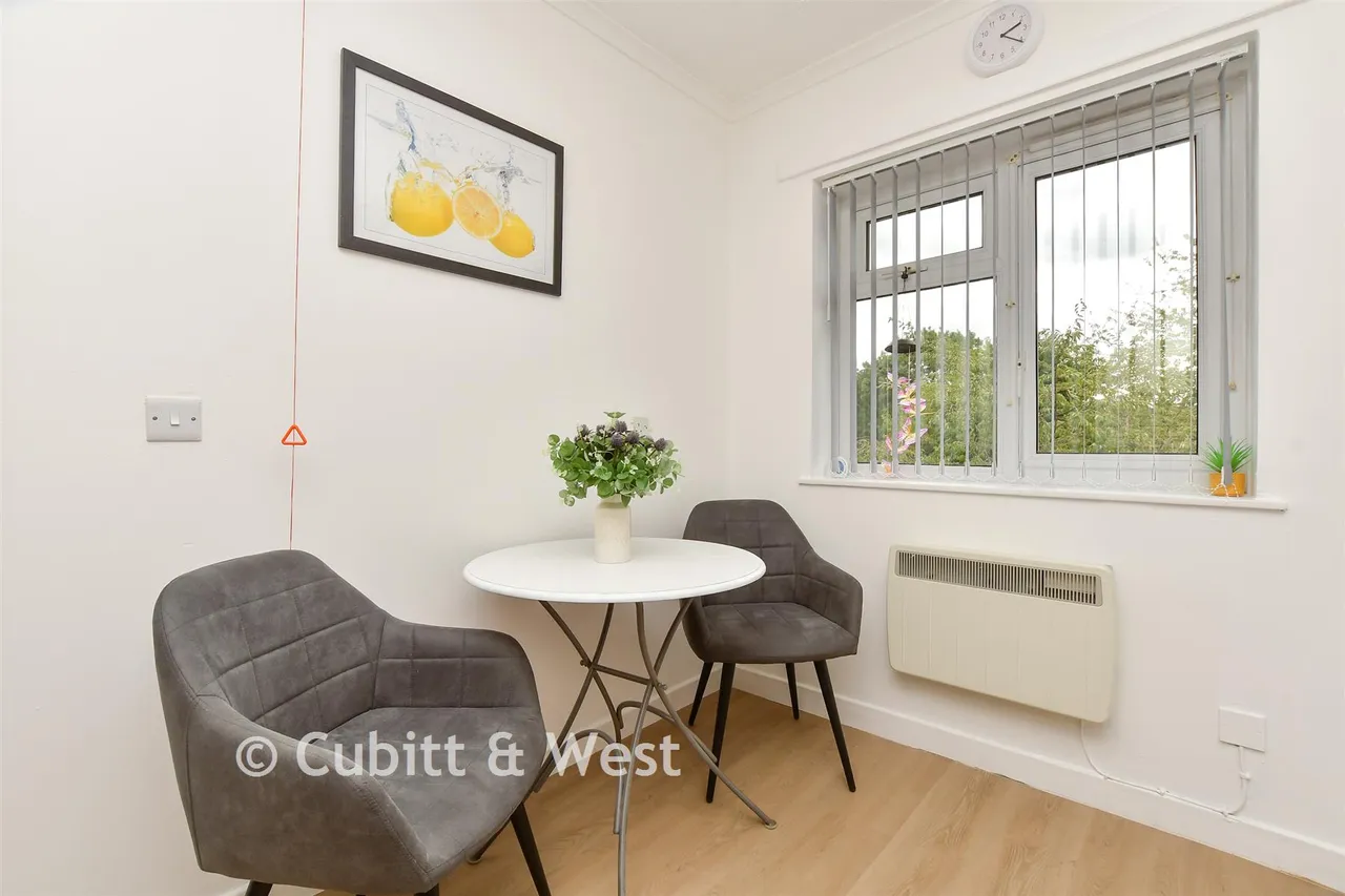 Henbit Close, Tadworth, KT20, photo 6