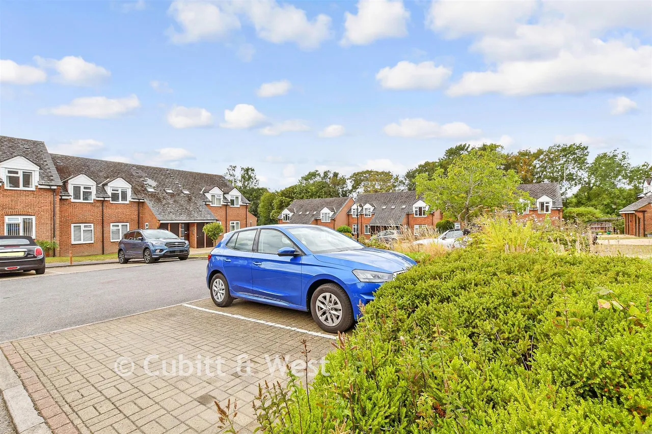Henbit Close, Tadworth, KT20, photo 11