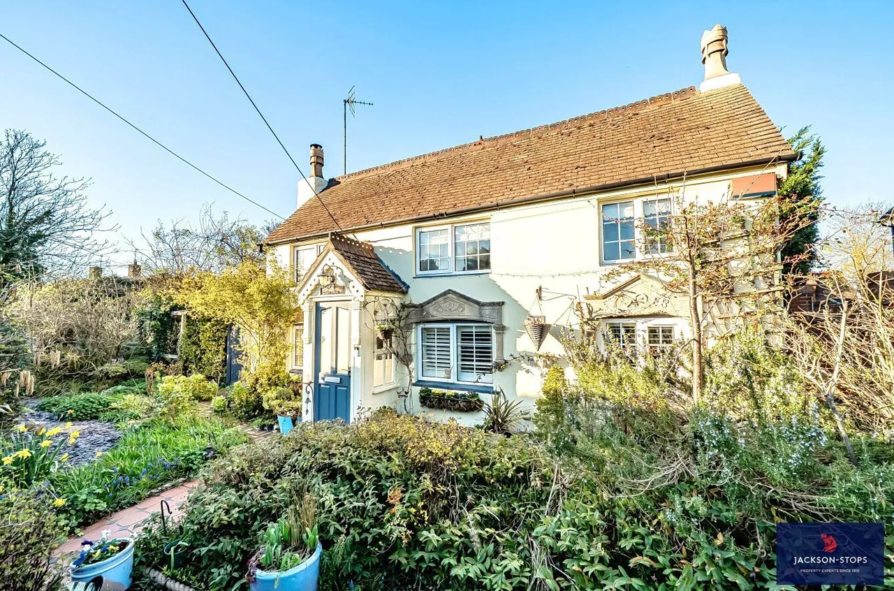 3 bed property for sale, Whaddon Road, Newton Longville, MK17
